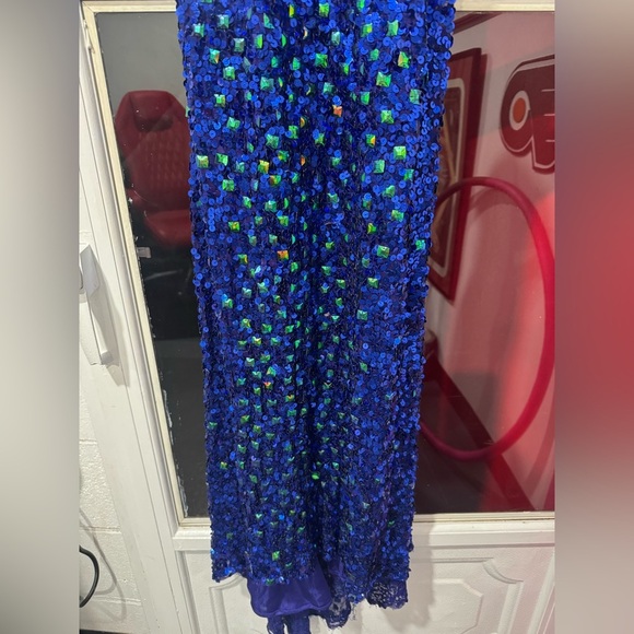 Elegant Sequin Evening Gown in Blue and Green by Mac duggal - Picture 5 of 6